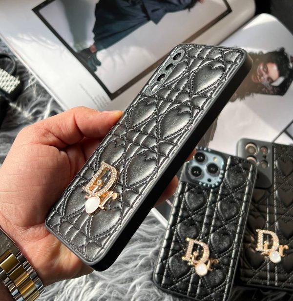 قاب دیور چرمی Dior قلبی برای آیفون و سامسونگ